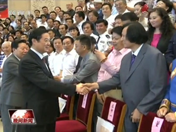 2016年6月13日至15日，中國民間文藝家協(xié)會第九次全國代表大會在北京京西賓館隆重舉行，中央政治局委員、書記處書記，中宣部部長劉奇葆，中國文聯(lián)主席孫家正，中國民間文藝家協(xié)會主席潘魯生等各級領(lǐng)導(dǎo)參加。華藝雕塑董事長傅紹相參加代表大會，并與劉奇葆部長親切握手。