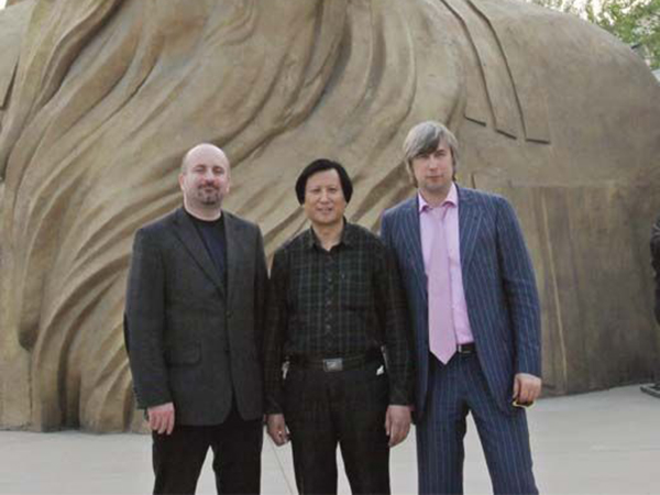 烏克蘭基輔州沃斯霍諾德市議長(zhǎng)亞歷山大·尤里耶維奇、“基輔發(fā)展”總統(tǒng)慈善基金會(huì)主席阿列克·根納季耶維奇與傅紹相總經(jīng)理