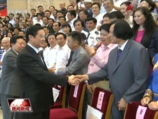 2016年6月13日至15日，中國(guó)民間文藝家協(xié)會(huì)第九次全國(guó)代表大會(huì)在北京京西賓館隆重舉行，中央政治局委員、書記處書記，中宣部部長(zhǎng)劉奇葆，中國(guó)文聯(lián)主席孫家正，中國(guó)民間文藝家協(xié)會(huì)主席潘魯生等各級(jí)領(lǐng)導(dǎo)參加。華藝雕塑董事長(zhǎng)傅紹相參加代表大會(huì)，并與劉奇葆部長(zhǎng)親切握手。